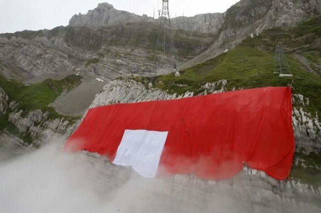 The biggest Swiss flag in the world! (11 pics)