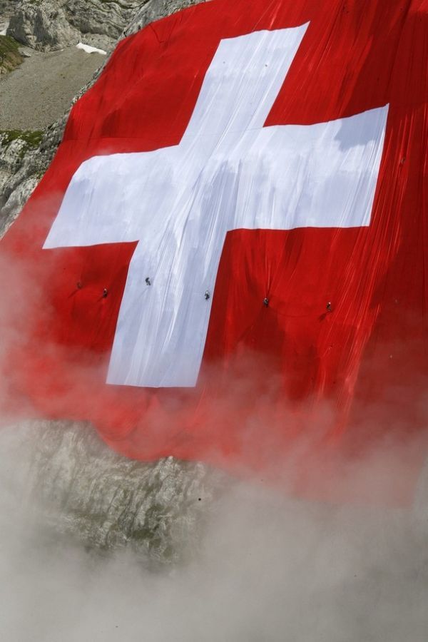 The biggest Swiss flag in the world! (11 pics)