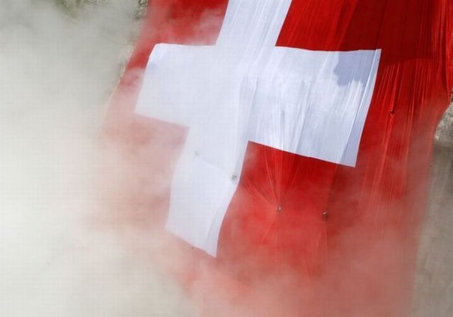 The biggest Swiss flag in the world! (11 pics)