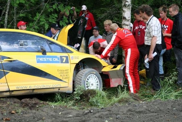 Spectacular jump at the Neste Oil Rally Finland (15 pics)