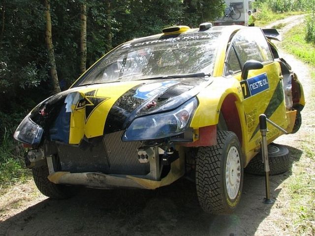 Spectacular jump at the Neste Oil Rally Finland (15 pics)