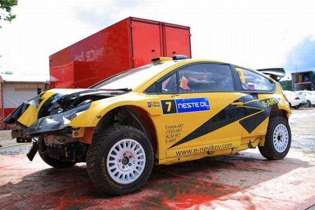 Spectacular jump at the Neste Oil Rally Finland (15 pics)