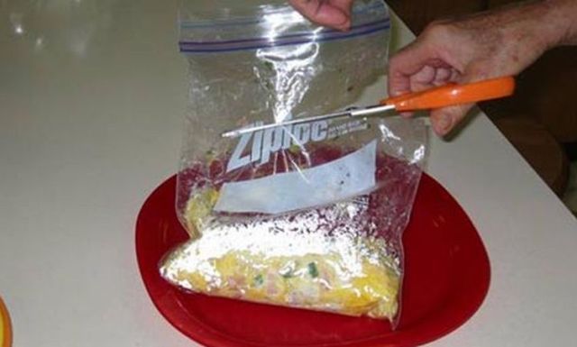 Original way of making an omelette (3 pics)