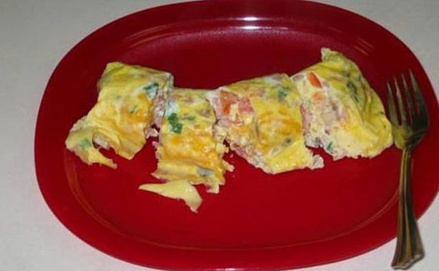 Original way of making an omelette (3 pics)