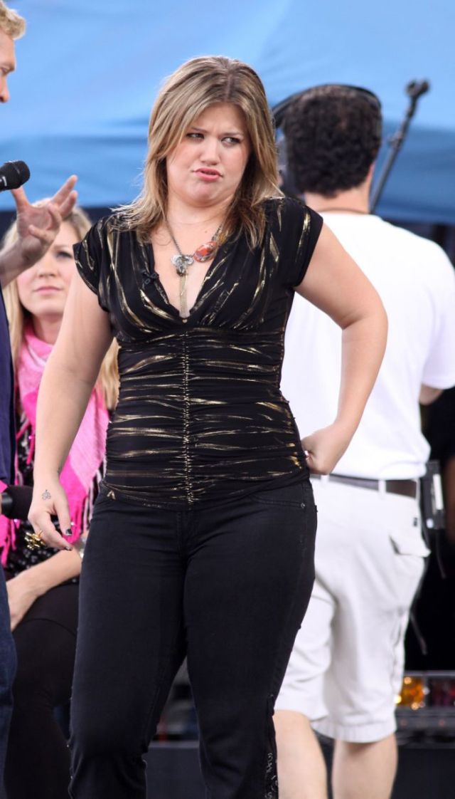 Kelly Clarkson got fat  (11 pics)