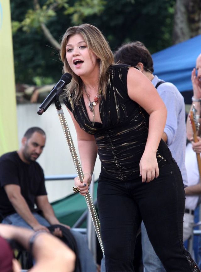 Kelly Clarkson got fat  (11 pics)