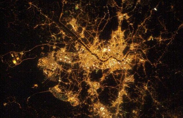 Cities at night seen from space! (21 pics)