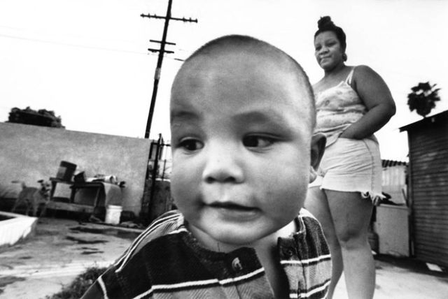 Beautiful black and white photographs of youth involved in gangs by Donna De Cesare (27 pics)