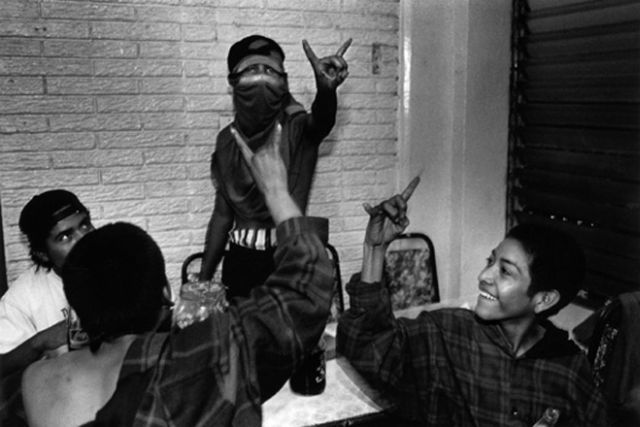 Beautiful black and white photographs of youth involved in gangs by Donna De Cesare (27 pics)