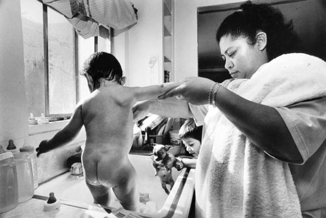 Beautiful black and white photographs of youth involved in gangs by Donna De Cesare (27 pics)