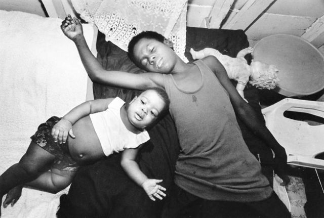 Beautiful black and white photographs of youth involved in gangs by Donna De Cesare (27 pics)