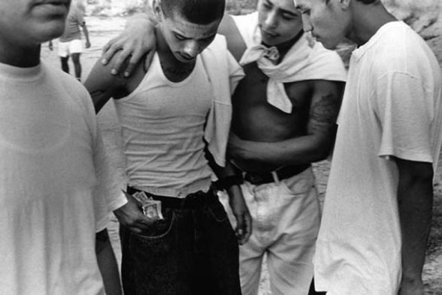 Beautiful black and white photographs of youth involved in gangs by Donna De Cesare (27 pics)