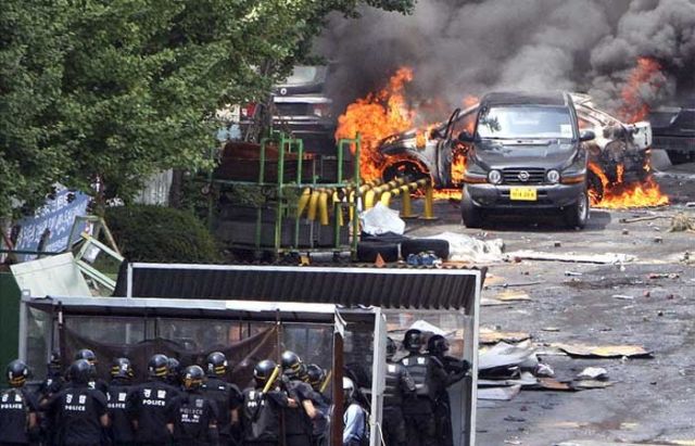 The assault on the SsangYong Motors plant (27 pics)