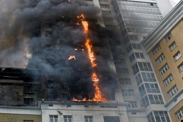 Fire in a freshly constructed apartment building (24 pics)