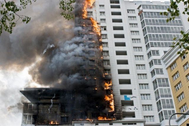Fire in a freshly constructed apartment building (24 pics)