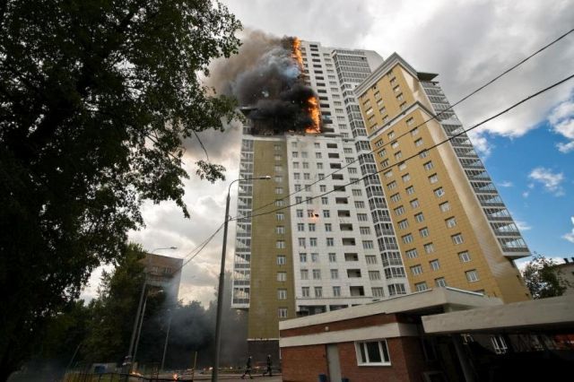 Fire in a freshly constructed apartment building (24 pics)