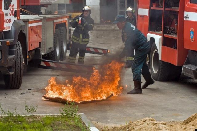 Fire in a freshly constructed apartment building (24 pics)