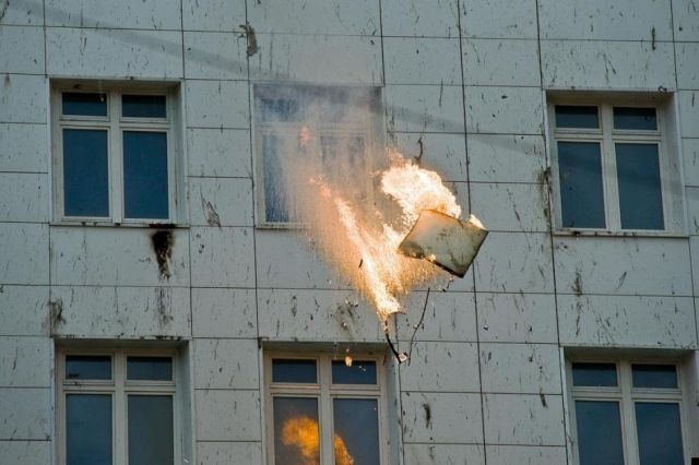 Fire in a freshly constructed apartment building (24 pics)