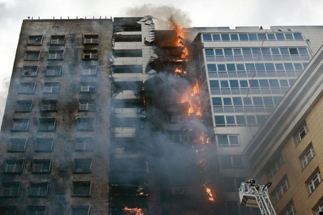 Fire in a freshly constructed apartment building (24 pics)