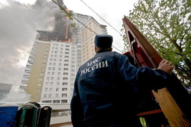 Fire in a freshly constructed apartment building (24 pics)