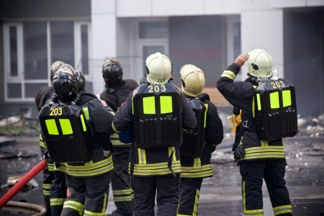 Fire in a freshly constructed apartment building (24 pics)