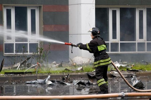 Fire in a freshly constructed apartment building (24 pics)