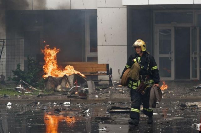 Fire in a freshly constructed apartment building (24 pics)