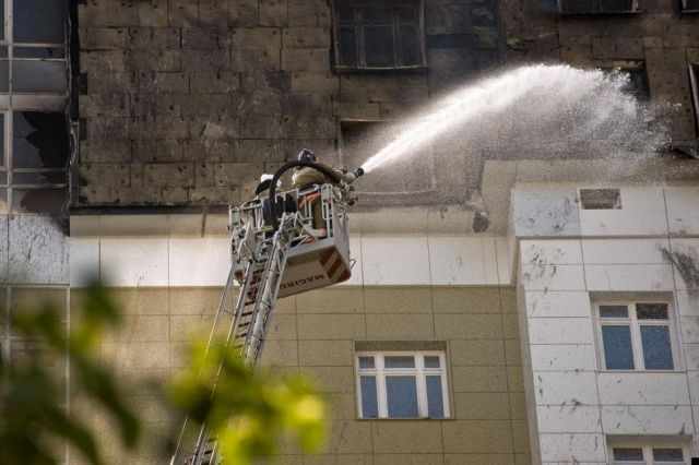 Fire in a freshly constructed apartment building (24 pics)