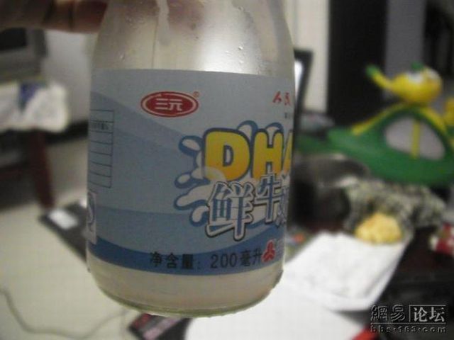 Something in the milk bottle (9 pics)