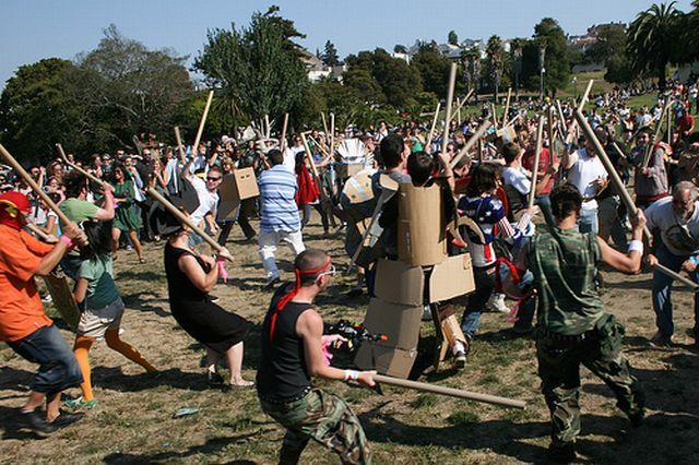 Cardboard Tube Fighting League (67 pics)