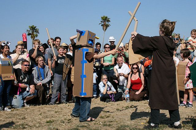 Cardboard Tube Fighting League (67 pics)