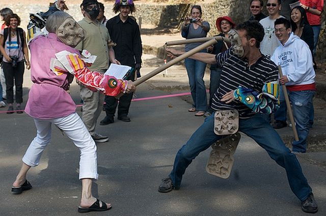 Cardboard Tube Fighting League (67 pics)