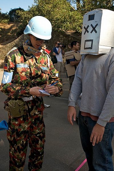 Cardboard Tube Fighting League (67 pics)