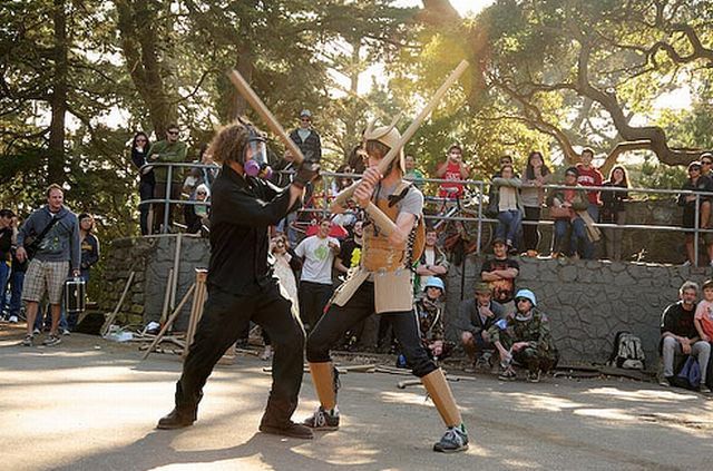 Cardboard Tube Fighting League (67 pics)