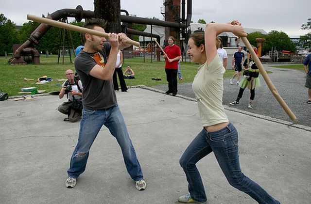 Cardboard Tube Fighting League (67 pics)