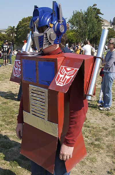 Cardboard Tube Fighting League (67 pics)