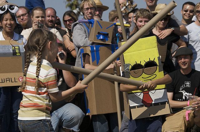 Cardboard Tube Fighting League (67 pics)