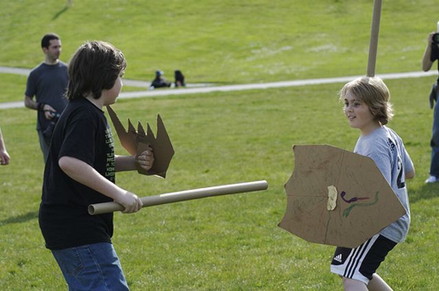 Cardboard Tube Fighting League (67 pics)