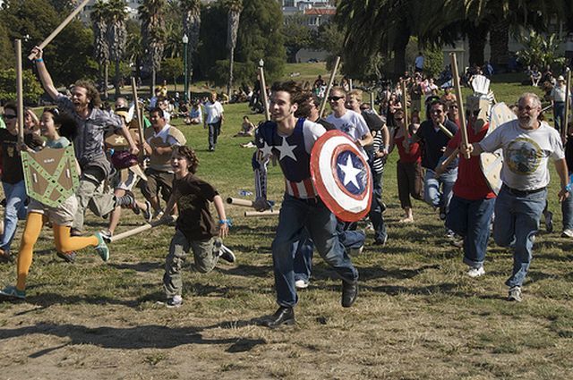 Cardboard Tube Fighting League (67 pics)