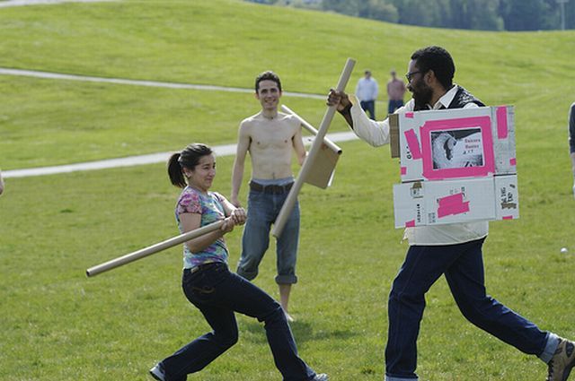 Cardboard Tube Fighting League (67 pics)