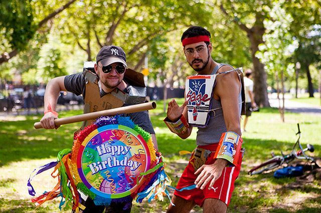 Cardboard Tube Fighting League (67 pics)