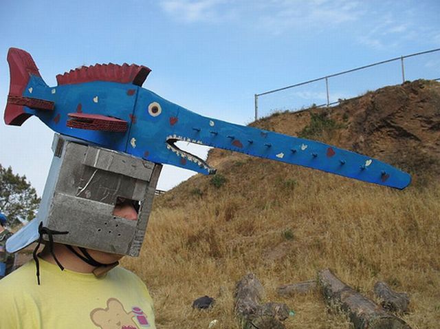 Cardboard Tube Fighting League (67 pics)