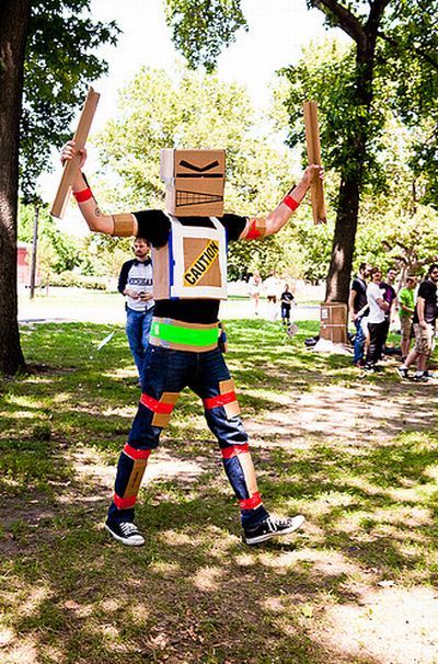 Cardboard Tube Fighting League (67 pics)