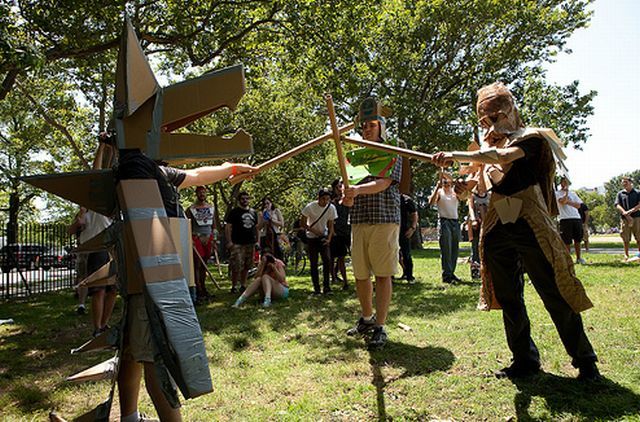 Cardboard Tube Fighting League (67 pics)