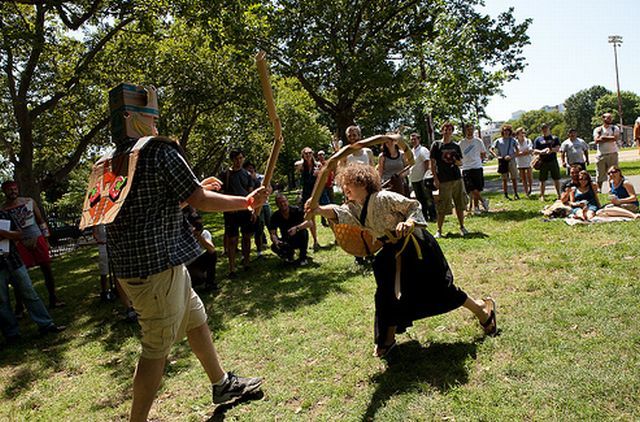 Cardboard Tube Fighting League (67 pics)