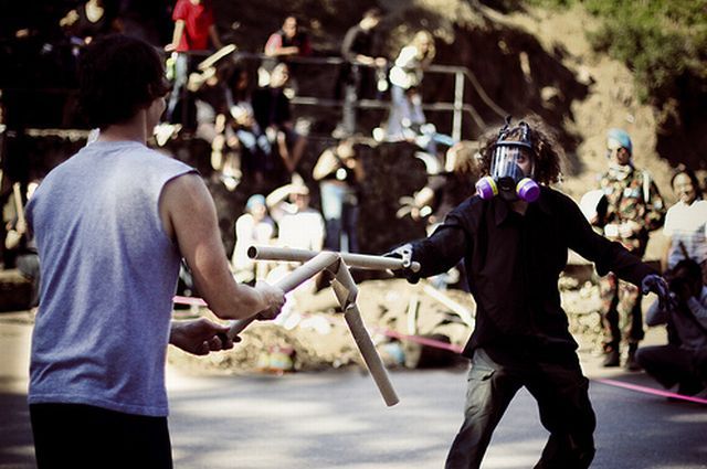 Cardboard Tube Fighting League (67 pics)