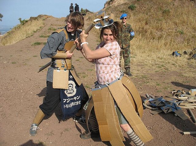 Cardboard Tube Fighting League (67 pics)