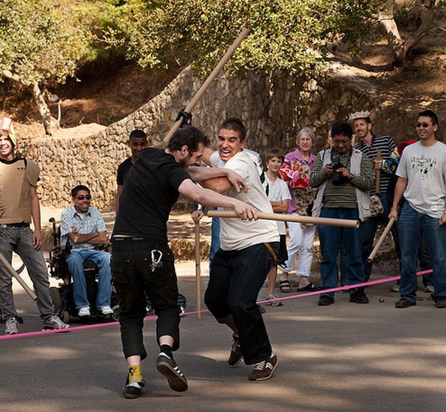 Cardboard Tube Fighting League (67 pics)