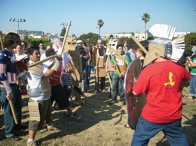 Cardboard Tube Fighting League (67 pics)