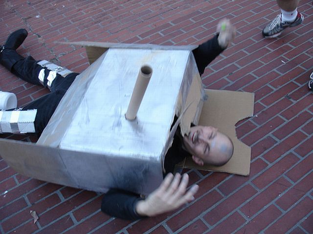 Cardboard Tube Fighting League (67 pics)
